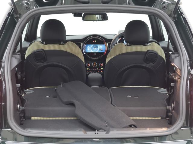 ＭＩＮＩ クーパー　レゾリュート・エディション　認定中古車　２年保証　ＲＥＳＯＬＵＴＥ　ＥＤＩＴＩＯＮ　１８インチＡＷ　クルーズコントロール　ヘッドアップディスプレイ　ナビ非装着　リヤカメラ　前後センサー　衝突軽減　車線逸脱　フロントシートヒーター（18枚目）