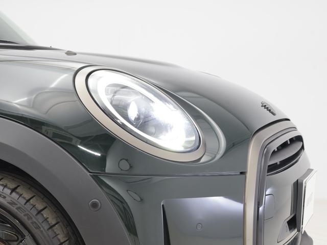 ＭＩＮＩ クーパー　レゾリュート・エディション　認定中古車　２年保証　ＲＥＳＯＬＵＴＥ　ＥＤＩＴＩＯＮ　１８インチＡＷ　クルーズコントロール　ヘッドアップディスプレイ　ナビ非装着　リヤカメラ　前後センサー　衝突軽減　車線逸脱　フロントシートヒーター（21枚目）