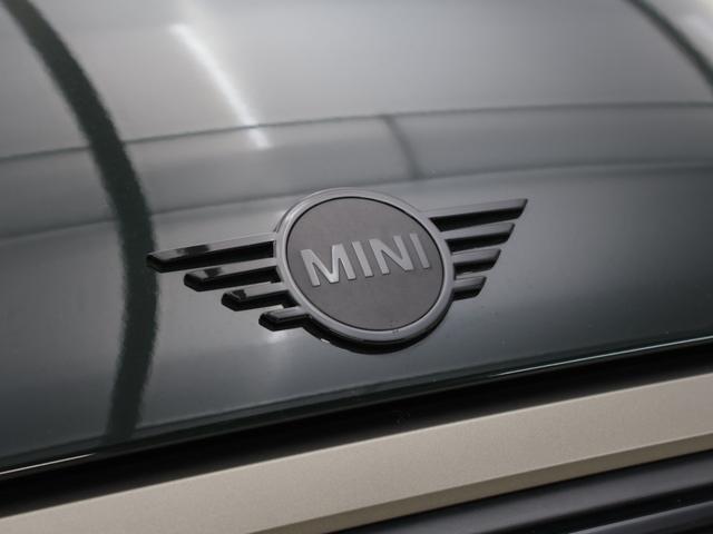 ＭＩＮＩ クーパー　レゾリュート・エディション　認定中古車　２年保証　ＲＥＳＯＬＵＴＥ　ＥＤＩＴＩＯＮ　１８インチＡＷ　クルーズコントロール　ヘッドアップディスプレイ　ナビ非装着　リヤカメラ　前後センサー　衝突軽減　車線逸脱　フロントシートヒーター（22枚目）