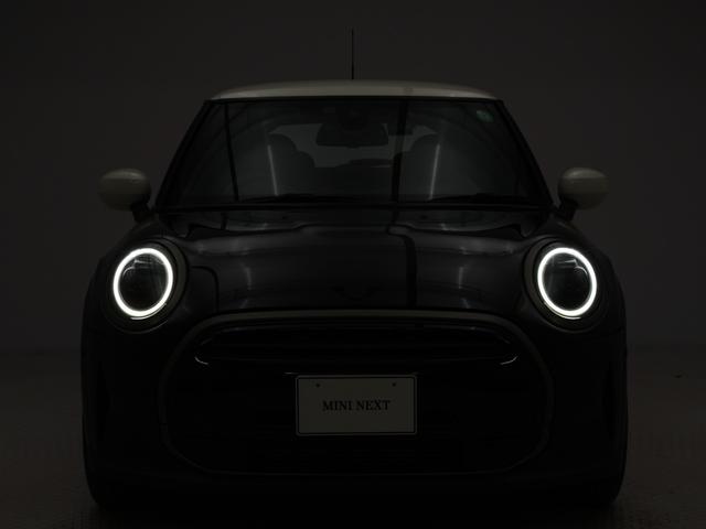 ＭＩＮＩ クーパー　レゾリュート・エディション　認定中古車　２年保証　ＲＥＳＯＬＵＴＥ　ＥＤＩＴＩＯＮ　１８インチＡＷ　クルーズコントロール　ヘッドアップディスプレイ　ナビ非装着　リヤカメラ　前後センサー　衝突軽減　車線逸脱　フロントシートヒーター（24枚目）