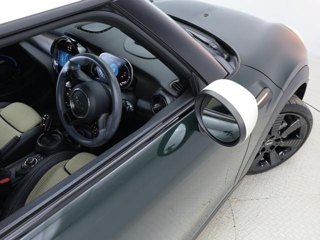 ＭＩＮＩ クーパー　レゾリュート・エディション　認定中古車　２年保証　ＲＥＳＯＬＵＴＥ　ＥＤＩＴＩＯＮ　１８インチＡＷ　クルーズコントロール　ヘッドアップディスプレイ　ナビ非装着　リヤカメラ　前後センサー　衝突軽減　車線逸脱　フロントシートヒーター（30枚目）