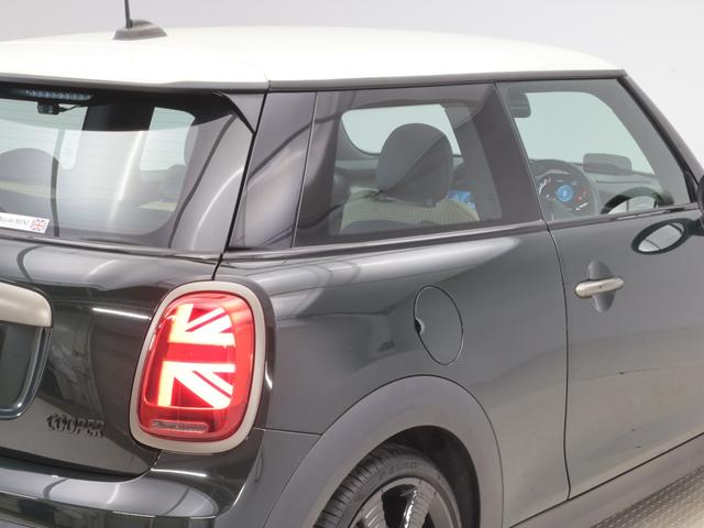 ＭＩＮＩ クーパー　レゾリュート・エディション　認定中古車　２年保証　ＲＥＳＯＬＵＴＥ　ＥＤＩＴＩＯＮ　１８インチＡＷ　クルーズコントロール　ヘッドアップディスプレイ　ナビ非装着　リヤカメラ　前後センサー　衝突軽減　車線逸脱　フロントシートヒーター（32枚目）