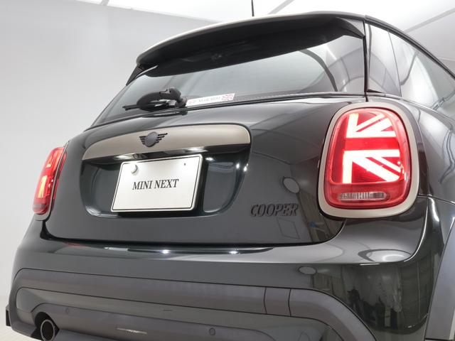 ＭＩＮＩ クーパー　レゾリュート・エディション　認定中古車　２年保証　ＲＥＳＯＬＵＴＥ　ＥＤＩＴＩＯＮ　１８インチＡＷ　クルーズコントロール　ヘッドアップディスプレイ　ナビ非装着　リヤカメラ　前後センサー　衝突軽減　車線逸脱　フロントシートヒーター（38枚目）