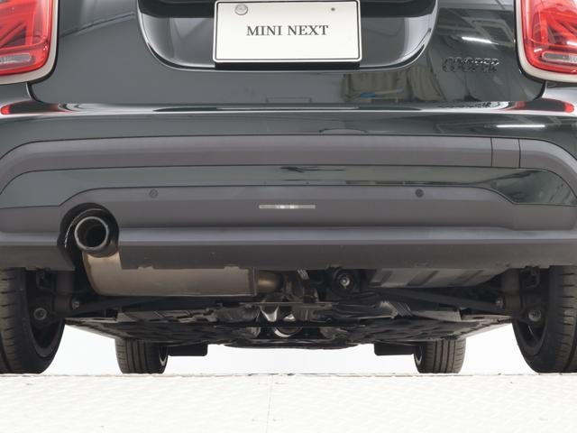 ＭＩＮＩ クーパー　レゾリュート・エディション　認定中古車　２年保証　ＲＥＳＯＬＵＴＥ　ＥＤＩＴＩＯＮ　１８インチＡＷ　クルーズコントロール　ヘッドアップディスプレイ　ナビ非装着　リヤカメラ　前後センサー　衝突軽減　車線逸脱　フロントシートヒーター（39枚目）