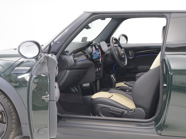 ＭＩＮＩ クーパー　レゾリュート・エディション　認定中古車　２年保証　ＲＥＳＯＬＵＴＥ　ＥＤＩＴＩＯＮ　１８インチＡＷ　クルーズコントロール　ヘッドアップディスプレイ　ナビ非装着　リヤカメラ　前後センサー　衝突軽減　車線逸脱　フロントシートヒーター（42枚目）