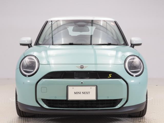 MINI クーパーSE クラシック・トリム 認定中古車 2年保証 17インチAW ヘッドアップディスプレイ アクティブクルーズコントロール 全周囲カメラ アダプティブLED 衝突軽減 車線逸脱 ステアリングヒーター フロントシートヒーター(3枚目)