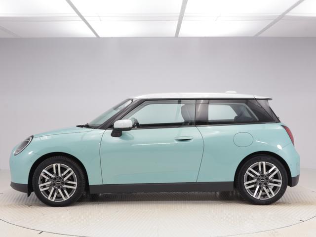 MINI クーパーSE クラシック・トリム 認定中古車 2年保証 17インチAW ヘッドアップディスプレイ アクティブクルーズコントロール 全周囲カメラ アダプティブLED 衝突軽減 車線逸脱 ステアリングヒーター フロントシートヒーター(7枚目)