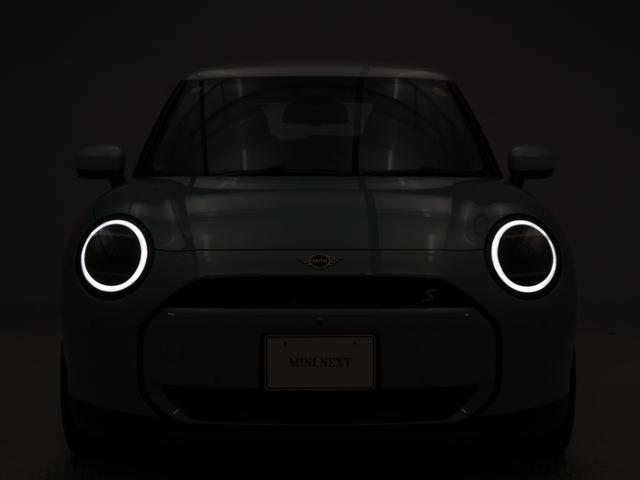 MINI クーパーSE クラシック・トリム 認定中古車 2年保証 17インチAW ヘッドアップディスプレイ アクティブクルーズコントロール 全周囲カメラ アダプティブLED 衝突軽減 車線逸脱 ステアリングヒーター フロントシートヒーター(23枚目)