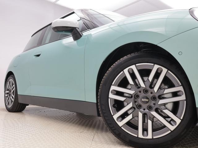 MINI クーパーSE クラシック・トリム 認定中古車 2年保証 17インチAW ヘッドアップディスプレイ アクティブクルーズコントロール 全周囲カメラ アダプティブLED 衝突軽減 車線逸脱 ステアリングヒーター フロントシートヒーター(27枚目)