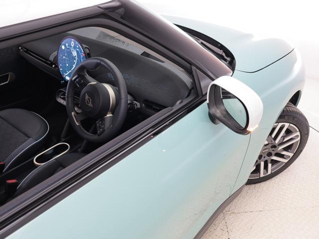 MINI クーパーSE クラシック・トリム 認定中古車 2年保証 17インチAW ヘッドアップディスプレイ アクティブクルーズコントロール 全周囲カメラ アダプティブLED 衝突軽減 車線逸脱 ステアリングヒーター フロントシートヒーター(29枚目)