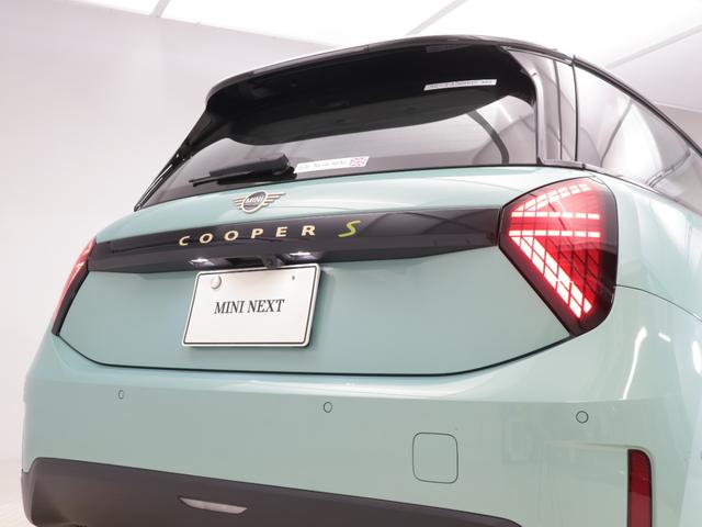 MINI クーパーSE クラシック・トリム 認定中古車 2年保証 17インチAW ヘッドアップディスプレイ アクティブクルーズコントロール 全周囲カメラ アダプティブLED 衝突軽減 車線逸脱 ステアリングヒーター フロントシートヒーター(35枚目)
