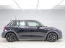 MINI クーパーS クラシック・トリム 認定中古車 2年保証 17インチAW クルーズコントロール ナビ非装着車 リヤカメラ 前後センサー LEDヘッドライト 衝突軽減 車線逸脱 USB コンフォートアクセス フロントシートヒーター(6枚目)