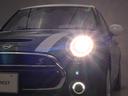 ♪LEDヘッドライトはキセノンヘッドライトよりさらに明るく輝き、夜間のみならず荒天時や雨天時にも優れた視認性で安全性と快適性を高めます。
