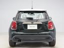 ＭＩＮＩ クーパー　レゾリュート・エディション　認定中古車　２年保証　ＲＥＳＯＬＵＴＥ　ＥＤＩＴＩＯＮ　１８インチＡＷ　クルーズコントロール　ヘッドアップディスプレイ　ナビ非装着　リヤカメラ　前後センサー　衝突軽減　車線逸脱　フロントシートヒーター（8枚目）