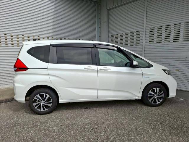 フリード+ハイブリッド ハイブリッドG・ホンダセンシング 両側パワースライドドア LEDアクティブコーナリングランプ シートヒーター(8枚目)