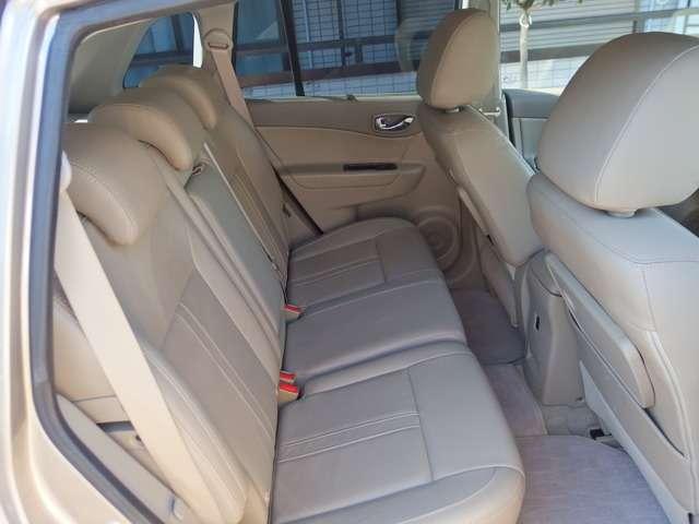 コレオス プレミアム　４ＷＤ　ベージュレザーシート　ディーラー車　ＥＴＣ　アルミホイール　記録簿　スマートキー　オートクルーズコントロール　革シート　パワーシート　シートヒーター　ＣＤ　ＨＩＤ（3枚目）