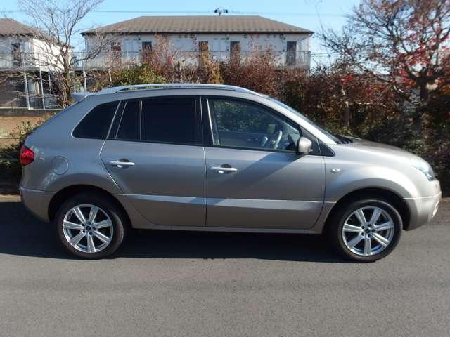 コレオス プレミアム　４ＷＤ　ベージュレザーシート　ディーラー車　ＥＴＣ　アルミホイール　記録簿　スマートキー　オートクルーズコントロール　革シート　パワーシート　シートヒーター　ＣＤ　ＨＩＤ（7枚目）