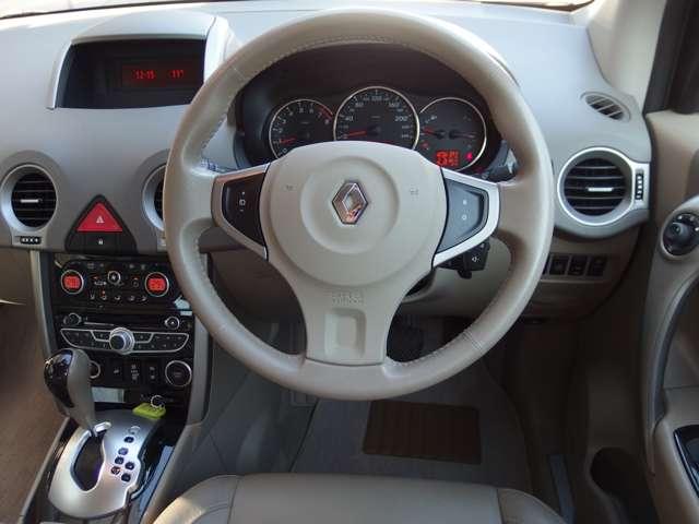 コレオス プレミアム　４ＷＤ　ベージュレザーシート　ディーラー車　ＥＴＣ　アルミホイール　記録簿　スマートキー　オートクルーズコントロール　革シート　パワーシート　シートヒーター　ＣＤ　ＨＩＤ（10枚目）