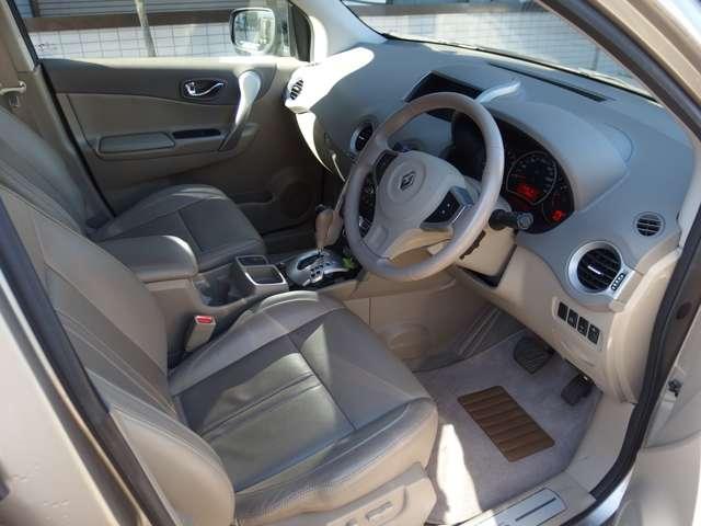 コレオス プレミアム　４ＷＤ　ベージュレザーシート　ディーラー車　ＥＴＣ　アルミホイール　記録簿　スマートキー　オートクルーズコントロール　革シート　パワーシート　シートヒーター　ＣＤ　ＨＩＤ（11枚目）