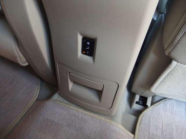 コレオス プレミアム　４ＷＤ　ベージュレザーシート　ディーラー車　ＥＴＣ　アルミホイール　記録簿　スマートキー　オートクルーズコントロール　革シート　パワーシート　シートヒーター　ＣＤ　ＨＩＤ（14枚目）