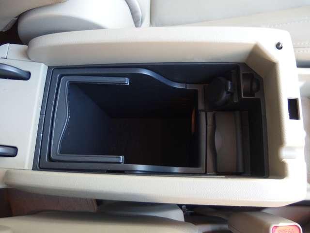 コレオス プレミアム　４ＷＤ　ベージュレザーシート　ディーラー車　ＥＴＣ　アルミホイール　記録簿　スマートキー　オートクルーズコントロール　革シート　パワーシート　シートヒーター　ＣＤ　ＨＩＤ（16枚目）