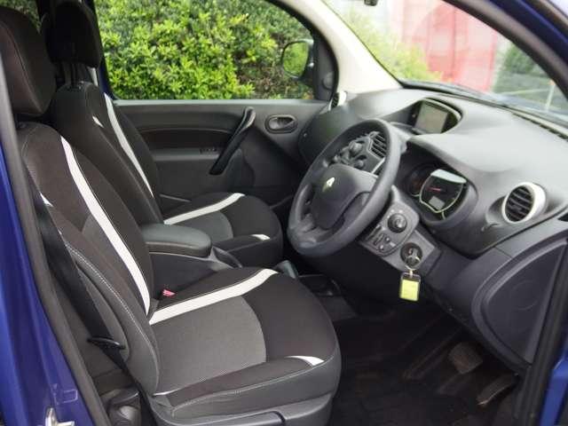 カングー アクティフ　ナビ　ＥＴＣ　純正ローラー付キャリア　両側スライドドア　盗難防止システム　ＨＤＤナビ　ＣＤ　ＥＳＣ　ＡＢＳ　エアコン　サイドエアバッグ（14枚目）