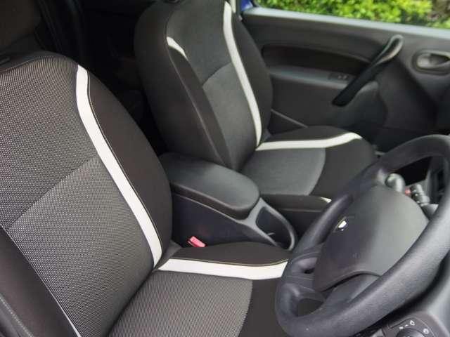 カングー アクティフ　ナビ　ＥＴＣ　純正ローラー付キャリア　両側スライドドア　盗難防止システム　ＨＤＤナビ　ＣＤ　ＥＳＣ　ＡＢＳ　エアコン　サイドエアバッグ（16枚目）