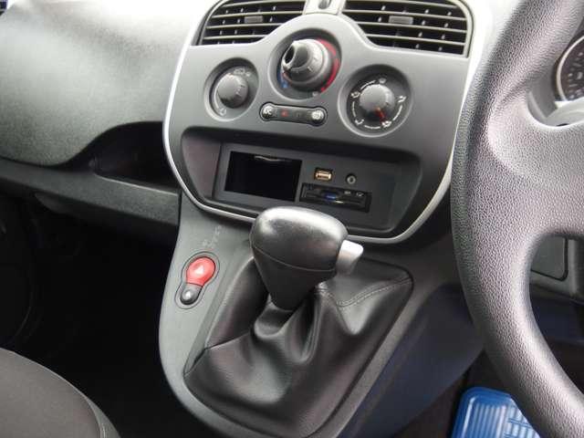 カングー アクティフ　ナビ　ＥＴＣ　純正ローラー付キャリア　両側スライドドア　盗難防止システム　ＨＤＤナビ　ＣＤ　ＥＳＣ　ＡＢＳ　エアコン　サイドエアバッグ（19枚目）