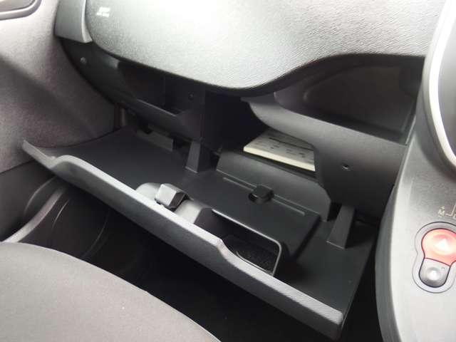 カングー アクティフ　ナビ　ＥＴＣ　純正ローラー付キャリア　両側スライドドア　盗難防止システム　ＨＤＤナビ　ＣＤ　ＥＳＣ　ＡＢＳ　エアコン　サイドエアバッグ（20枚目）