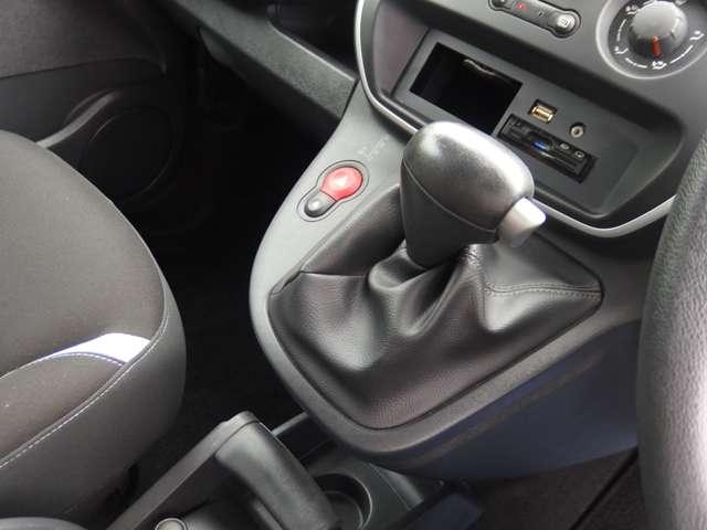 カングー アクティフ　ナビ　ＥＴＣ　純正ローラー付キャリア　両側スライドドア　盗難防止システム　ＨＤＤナビ　ＣＤ　ＥＳＣ　ＡＢＳ　エアコン　サイドエアバッグ（21枚目）