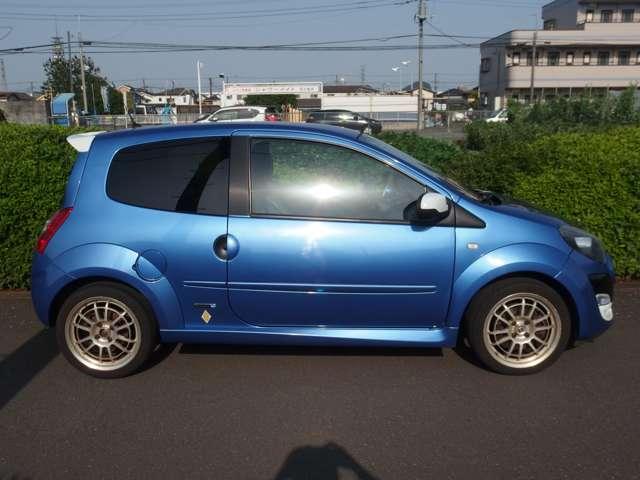 トゥインゴ ゴルディーニ　ルノー・スポール　ディーラー車　左ハンドル　５ＭＴ　アルミホイール　オートクルーズコントロール　頸部衝撃緩和ヘッドレスト　ＣＤ　ＡＢＳ　ＥＳＣ　エアコン（5枚目）