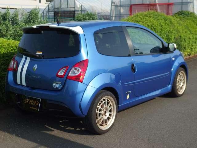 トゥインゴ ゴルディーニ　ルノー・スポール　ディーラー車　左ハンドル　５ＭＴ　アルミホイール　オートクルーズコントロール　頸部衝撃緩和ヘッドレスト　ＣＤ　ＡＢＳ　ＥＳＣ　エアコン（6枚目）