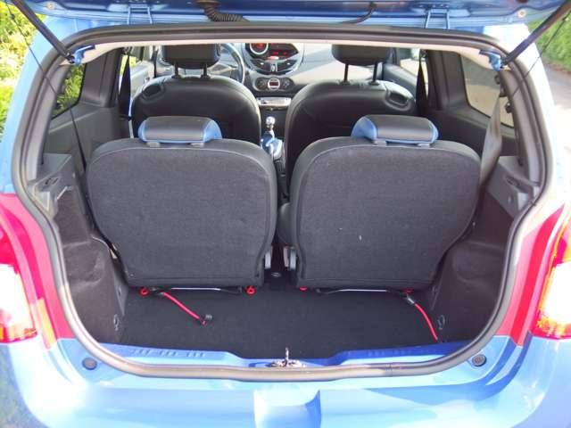 トゥインゴ ゴルディーニ　ルノー・スポール　ディーラー車　左ハンドル　５ＭＴ　アルミホイール　オートクルーズコントロール　頸部衝撃緩和ヘッドレスト　ＣＤ　ＡＢＳ　ＥＳＣ　エアコン（8枚目）