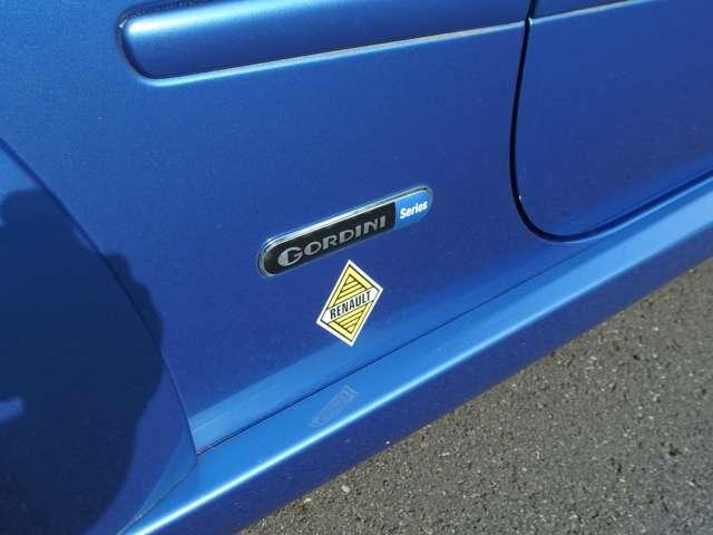 トゥインゴ ゴルディーニ　ルノー・スポール　ディーラー車　左ハンドル　５ＭＴ　アルミホイール　オートクルーズコントロール　頸部衝撃緩和ヘッドレスト　ＣＤ　ＡＢＳ　ＥＳＣ　エアコン（10枚目）