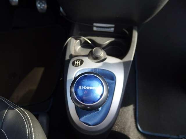 トゥインゴ ゴルディーニ　ルノー・スポール　ディーラー車　左ハンドル　５ＭＴ　アルミホイール　オートクルーズコントロール　頸部衝撃緩和ヘッドレスト　ＣＤ　ＡＢＳ　ＥＳＣ　エアコン（15枚目）