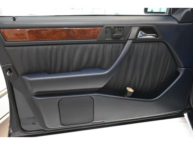 ミディアムクラス 500E 92年式!ブッシュ全数交換済み!禁煙車!記録簿!ブルーレザー!(12枚目)