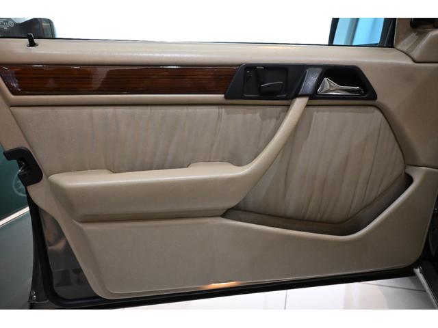 ミディアムクラス ３００ＴＥ　前期モデル　禁煙車　ベージュレザー　サンルーフ　Ｅ／Ｓ切替スイッチ　シートヒーター（12枚目）