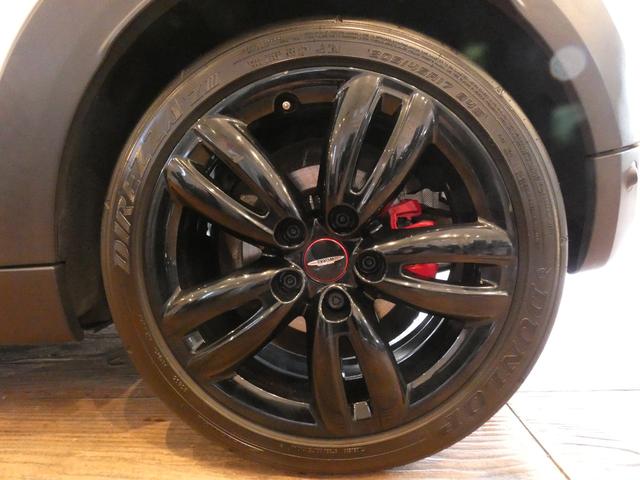 ＭＩＮＩ ジョンクーパーワークス　コンバーチブル　弊社買取車　後期　８速ＡＴ　Ｙｏｕｒｓブラックソフトトップ　茶革　ナビ　Ｂカメラ　ＰＴＳ　ＡＣＣ　ＨＵＤ　シートヒーター　ＬＥＤライト　ＲＥＭＵＳマフラー　ジョンクーパーワークス専用１７ＡＷ（42枚目）