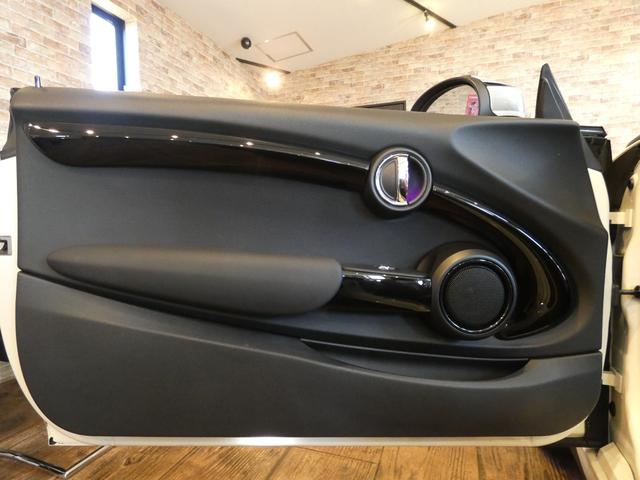 ＭＩＮＩ ジョンクーパーワークス　コンバーチブル　弊社買取車　後期　８速ＡＴ　Ｙｏｕｒｓブラックソフトトップ　茶革　ナビ　Ｂカメラ　ＰＴＳ　ＡＣＣ　ＨＵＤ　シートヒーター　ＬＥＤライト　ＲＥＭＵＳマフラー　ジョンクーパーワークス専用１７ＡＷ（46枚目）