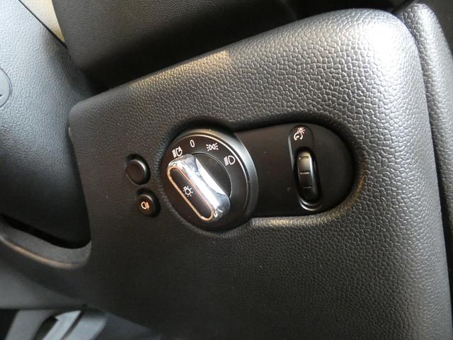 ＭＩＮＩ ジョンクーパーワークス　コンバーチブル　弊社買取車　後期　８速ＡＴ　Ｙｏｕｒｓブラックソフトトップ　茶革　ナビ　Ｂカメラ　ＰＴＳ　ＡＣＣ　ＨＵＤ　シートヒーター　ＬＥＤライト　ＲＥＭＵＳマフラー　ジョンクーパーワークス専用１７ＡＷ（56枚目）