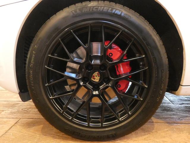 マカン マカンＧＴＳ　ＧＴＳ　パノラマＳＲ　スポエグ　ＧＴＳインテリア　黒半革　Ｅ／Ｄ　ＰＣＭナビ　Ｂカメラ　クルコン　８ＷＡＹパワーシート　ヒーター　ＬＫＡ　３ゾーンＡＣ　キセノン　ＲＳスパイダー２０ＡＷ（39枚目）