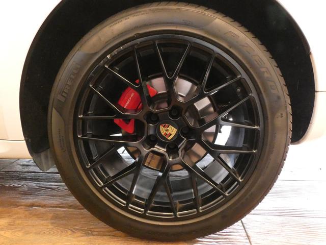 マカン マカンＧＴＳ　ＧＴＳ　パノラマＳＲ　スポエグ　ＧＴＳインテリア　黒半革　Ｅ／Ｄ　ＰＣＭナビ　Ｂカメラ　クルコン　８ＷＡＹパワーシート　ヒーター　ＬＫＡ　３ゾーンＡＣ　キセノン　ＲＳスパイダー２０ＡＷ（40枚目）