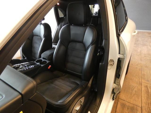 マカン マカンＧＴＳ　ＧＴＳ　パノラマＳＲ　スポエグ　ＧＴＳインテリア　黒半革　Ｅ／Ｄ　ＰＣＭナビ　Ｂカメラ　クルコン　８ＷＡＹパワーシート　ヒーター　ＬＫＡ　３ゾーンＡＣ　キセノン　ＲＳスパイダー２０ＡＷ（46枚目）