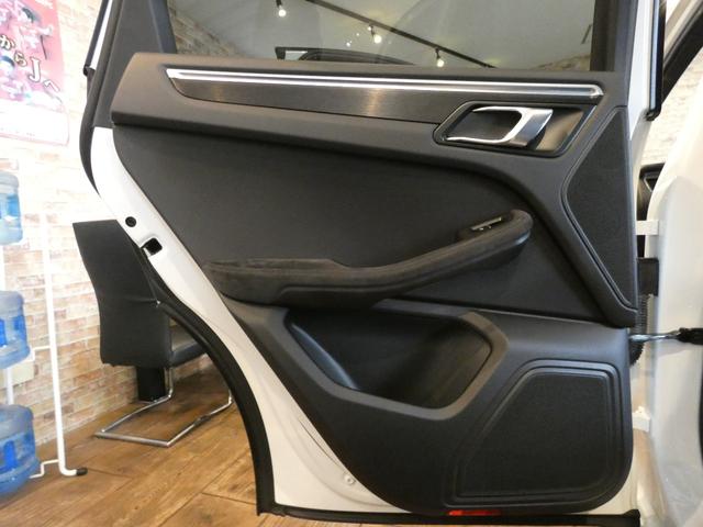 マカン マカンＧＴＳ　ＧＴＳ　パノラマＳＲ　スポエグ　ＧＴＳインテリア　黒半革　Ｅ／Ｄ　ＰＣＭナビ　Ｂカメラ　クルコン　８ＷＡＹパワーシート　ヒーター　ＬＫＡ　３ゾーンＡＣ　キセノン　ＲＳスパイダー２０ＡＷ（50枚目）