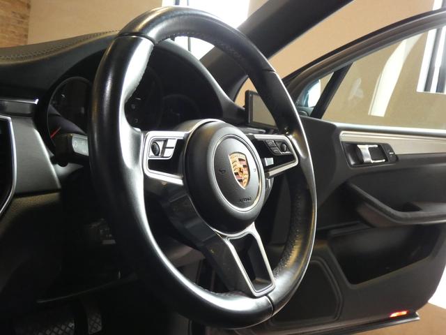 マカン マカンGTS スポーツクロノPKG スポーツエグゾースト エアサス パノラマSR GTSインテリア LEDヘッドライト 黒半革 PCMナビ Bカメラ パワーシート シートヒーター LKA 3ゾーンAC 20AW(11枚目)