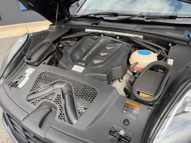 マカン マカンGTS スポーツクロノPKG スポーツエグゾースト エアサス パノラマSR GTSインテリア LEDヘッドライト 黒半革 PCMナビ Bカメラ パワーシート シートヒーター LKA 3ゾーンAC 20AW(20枚目)