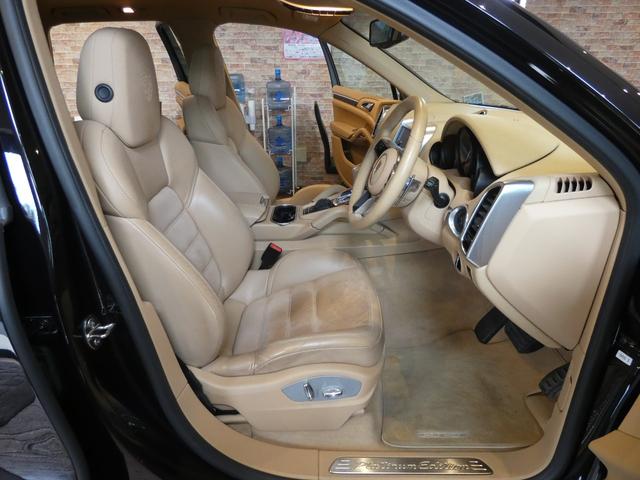 カイエン プラチナエディション　特別限定車　後期　スポーツクロノＰＫＧ　ＳＲ　ベージュ半革　ＰＣＭナビ　Ｂカメラ　ＰＡＳ　クルコン　パワーシート　シートヒーター　ＢＯＳＥ　パワートランク　ターボＩＩデザイン２１ＡＷ（42枚目）