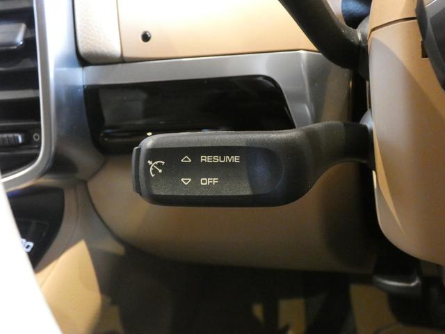 カイエン プラチナエディション　特別限定車　後期　スポーツクロノＰＫＧ　ＳＲ　ベージュ半革　ＰＣＭナビ　Ｂカメラ　ＰＡＳ　クルコン　パワーシート　シートヒーター　ＢＯＳＥ　パワートランク　ターボＩＩデザイン２１ＡＷ（53枚目）