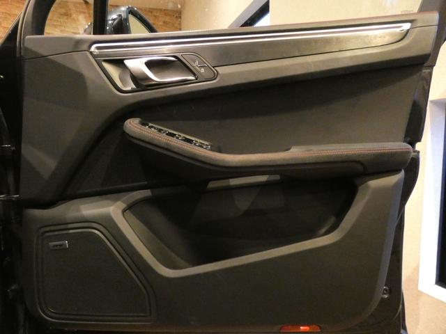 マカン マカンＧＴＳ　後期　スポーツクロノＰＫＧ　スポエグ　パノラマＳＲ　黒半革　ＰＣＭナビ　Ｂカメラ　ＡＣＣ　ＢＯＳＥ　Ｅ／Ｄ　パワーシート　ヒーター　パワートランク　ＰＤＬＳ付ＬＥＤライト　ＲＳスパイダー２０ＡＷ（41枚目）