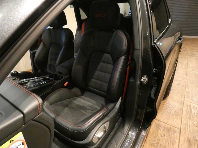 マカン マカンＧＴＳ　後期　スポーツクロノＰＫＧ　スポエグ　パノラマＳＲ　黒半革　ＰＣＭナビ　Ｂカメラ　ＡＣＣ　ＢＯＳＥ　Ｅ／Ｄ　パワーシート　ヒーター　パワートランク　ＰＤＬＳ付ＬＥＤライト　ＲＳスパイダー２０ＡＷ（46枚目）